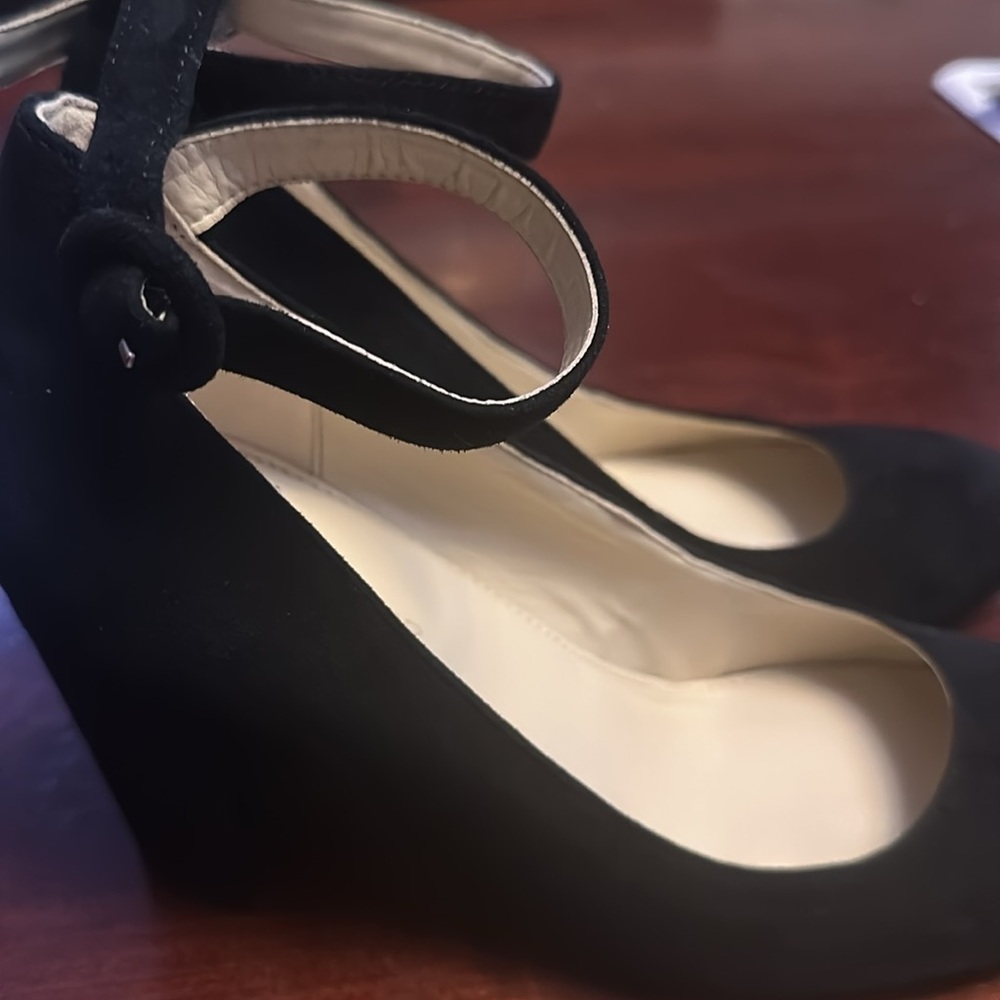 Marc Fisher Black Velvet Heels size 8 exc condition - Picture 4 of 8
